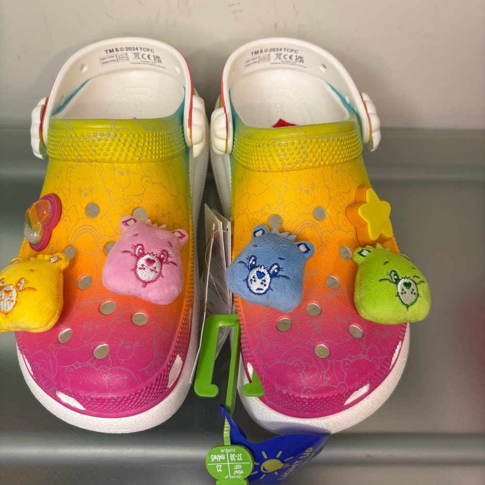 New CROCS x Care Bears Crush Clog Light On Women's Size 7 Rainbow Pink Yellow - Picture 4 of 10